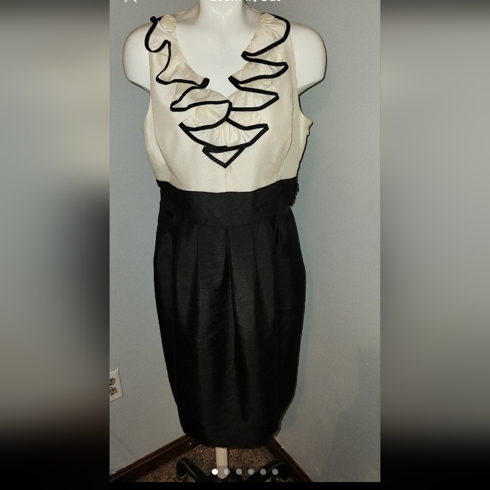 Beautiful Evan Picone Black and Cream Ruffle Scoop Dress Size 14 Petite